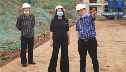 市國資委副主任張力到興學(xué)商務(wù)中心調(diào)研項(xiàng)目建設(shè)、疫情防控工作